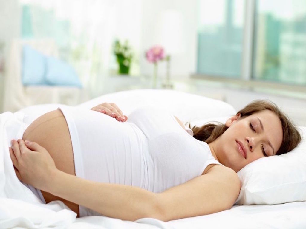 Tạo môi trường sống tối giản và gọn gàng sẽ giúp giảm căng thẳng và tạo không gian thư thái cho mẹ và thai nhi